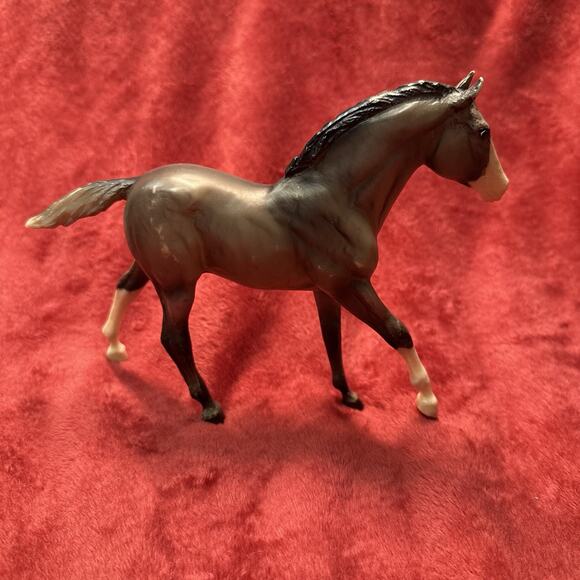 Breyer Traditional Moonbeam Grullo Foal #1156 Action Stock Horse Foal 2005-08 - Picture 3 of 6